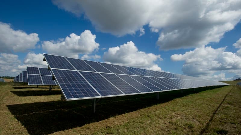 Solar generator for family backup power